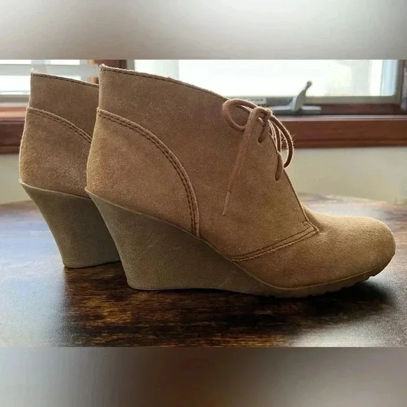 White Mountain | ladies Chestnut suede ankle boot. Size: 7.5M. - Picture 4 of 9